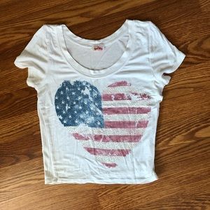 AMERICAN FLAG HEART CROPPED T-SHIRT